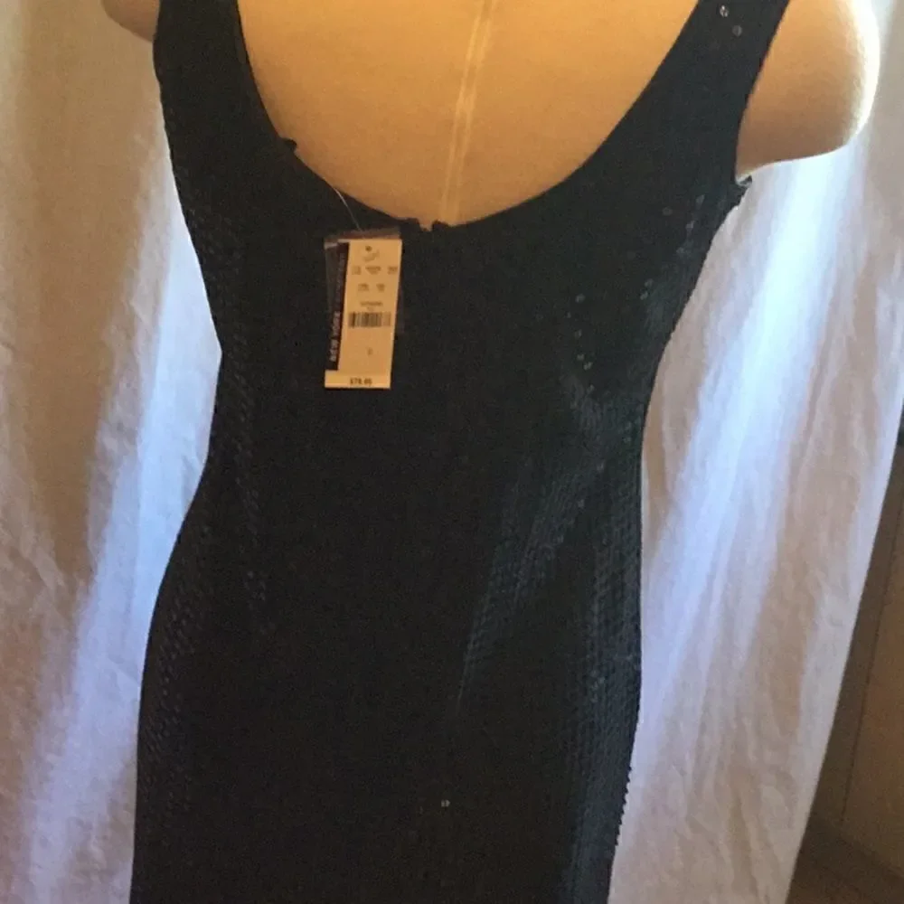 Sleeveless sequined party dress in size 2 black